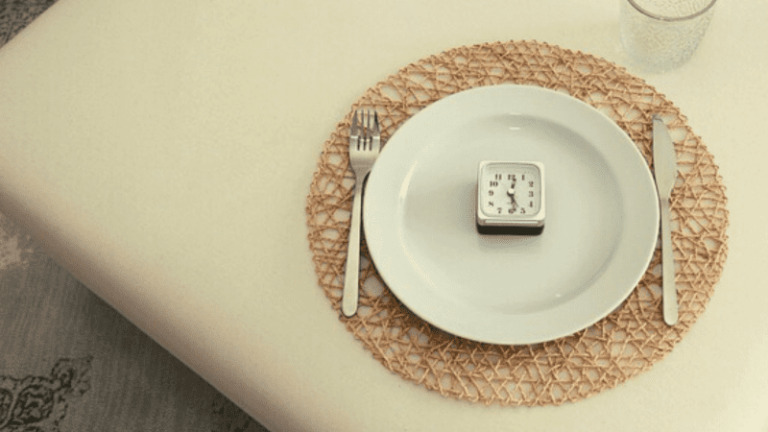 clock on a plate Intermittent Fasting blog banner